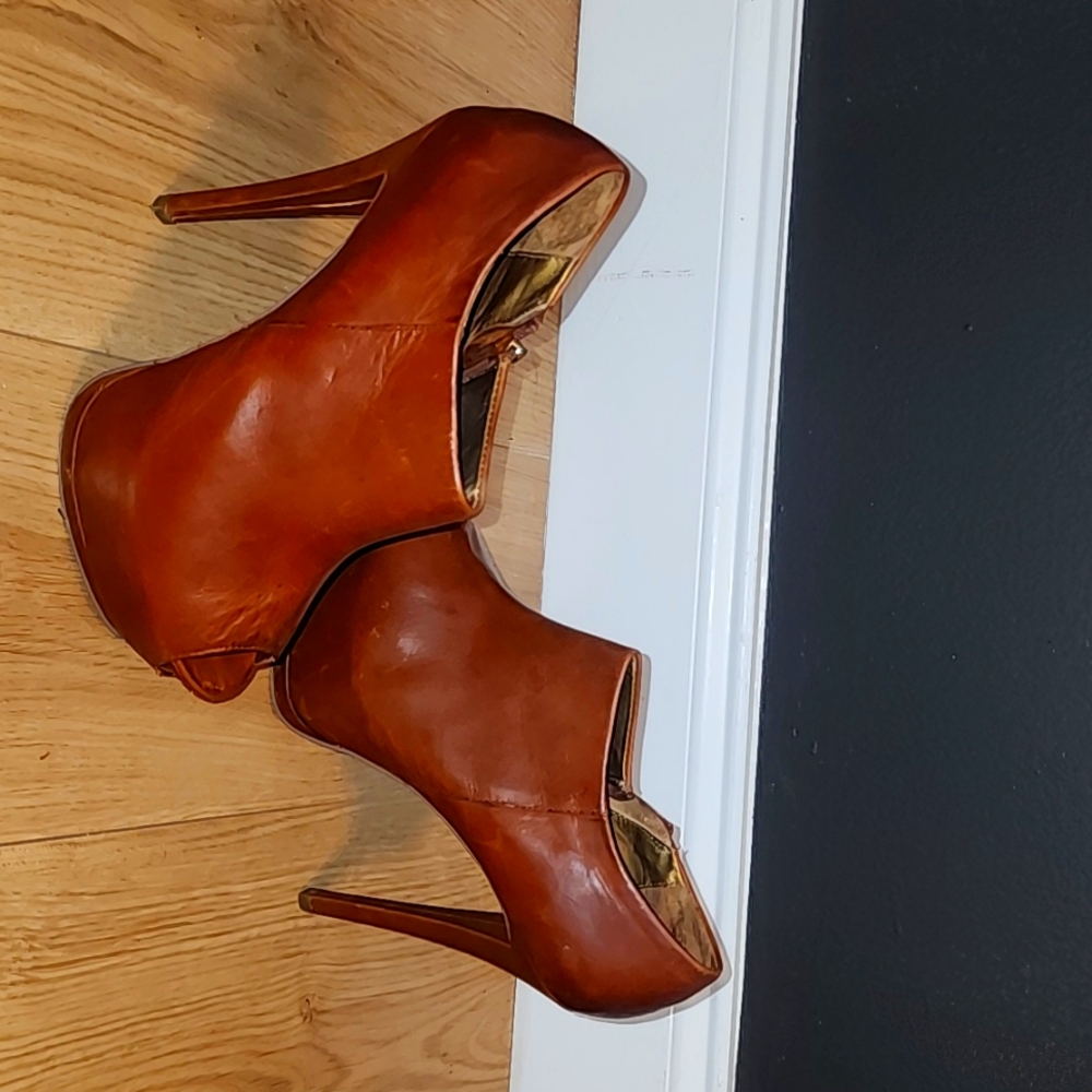 Peep-toe booties